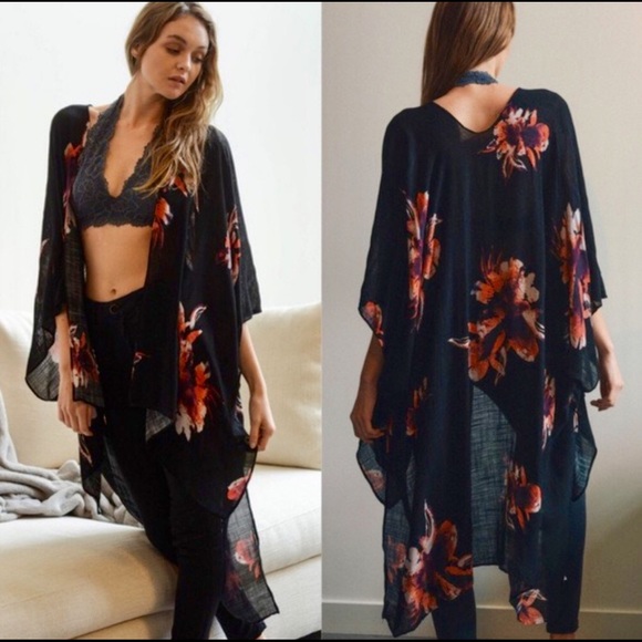 Glamvault Other - Last 1! Elegant Floral Kimono